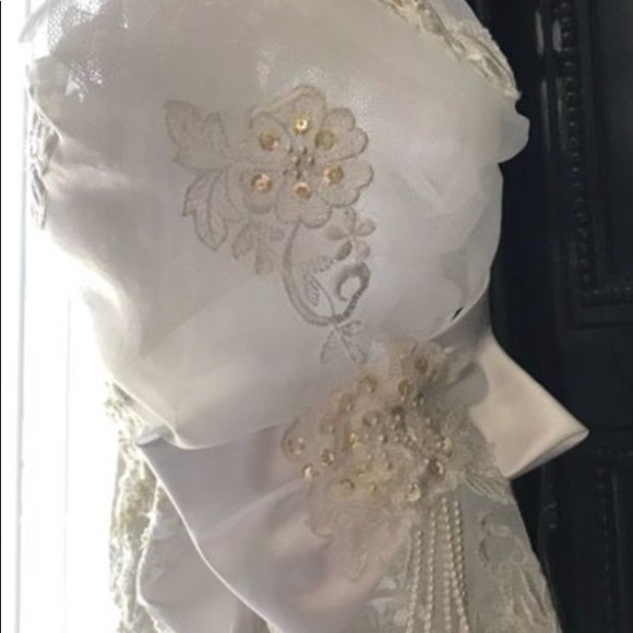 Wedding dress + veil! Wear as is or use the material to make your dream dress!💕 - Picture 14 of 14